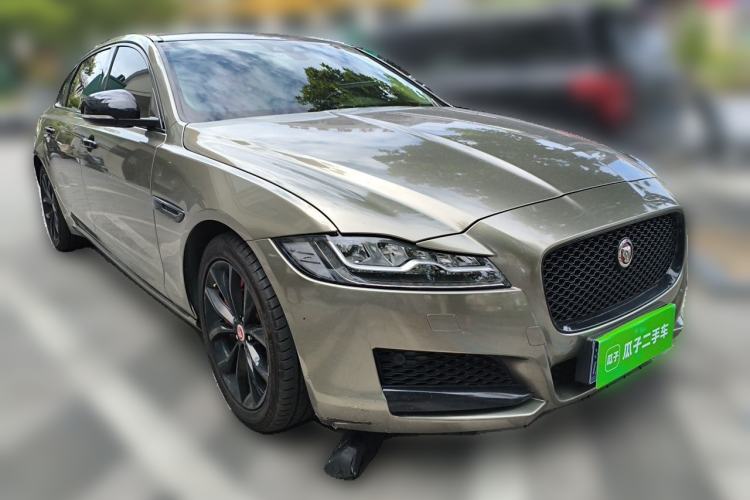 Used Jaguar XFL 2019 XFL 2.0T 250 PS Two-Wheel-Drive Luxury Edition Front Right 45 Deg