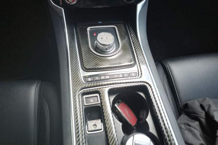 Used Jaguar XFL 2019 XFL 2.0T 200 PS Two-Wheel-Drive Elite Edition Gear Lever