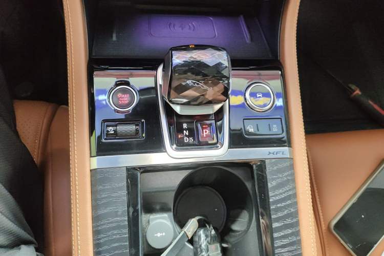 Used Jaguar XFL 2019 XFL 2.0T 250 PS Two-Wheel-Drive Luxury Edition Gear Lever