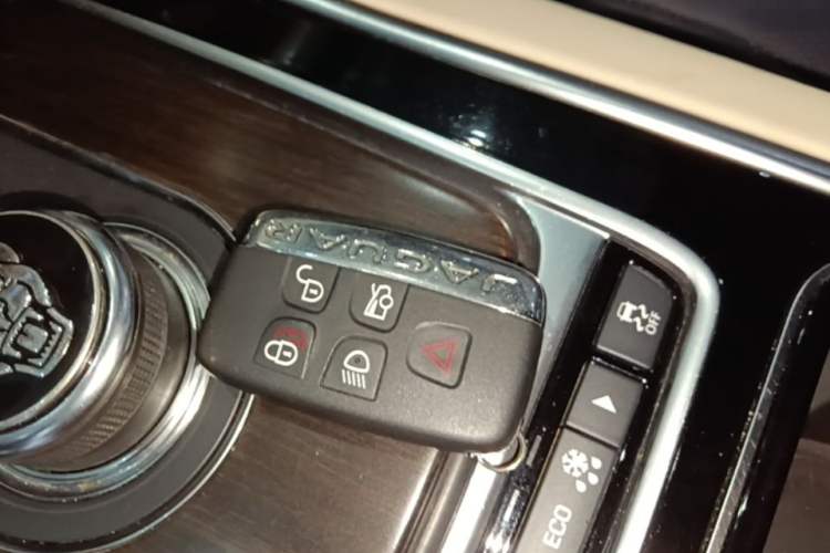 Used Jaguar XFL 2019 XFL 2.0T 200 PS Two-Wheel-Drive Elite Edition Interior 1