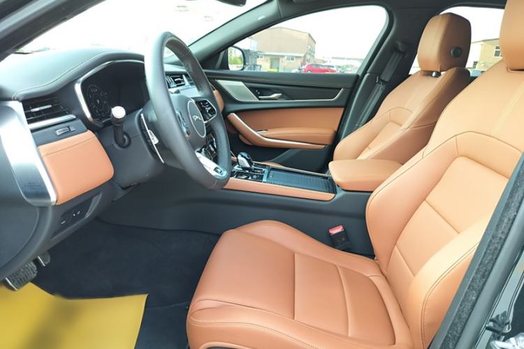 Used Jaguar XFL 2019 XFL 2.0T 250 PS Four-Wheel Drive Luxury Edition Interior 2