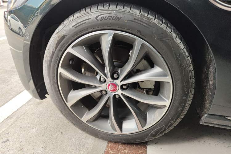 Used Jaguar XFL 2019 XFL 2.0T 250 PS Two-Wheel-Drive Luxury Edition Left Front Wheel Hub