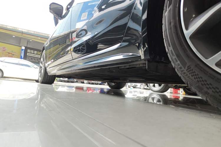 Used Jaguar XFL 2019 XFL 2.0T 250 PS Two-Wheel-Drive Luxury Edition Left Side Sill