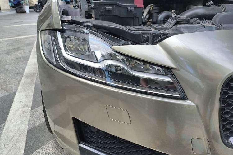 Used Jaguar XFL 2019 XFL 2.0T 250 PS Two-Wheel-Drive Luxury Edition Right Front Headlight