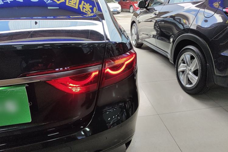 Used Jaguar XFL 2019 XFL 2.0T 250 PS Two-Wheel-Drive Luxury Edition Right Rear Taillight