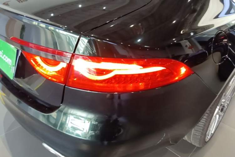 Used Jaguar XFL 2019 XFL 2.0T 200 PS Two-Wheel-Drive Elite Edition Right Rear Taillight