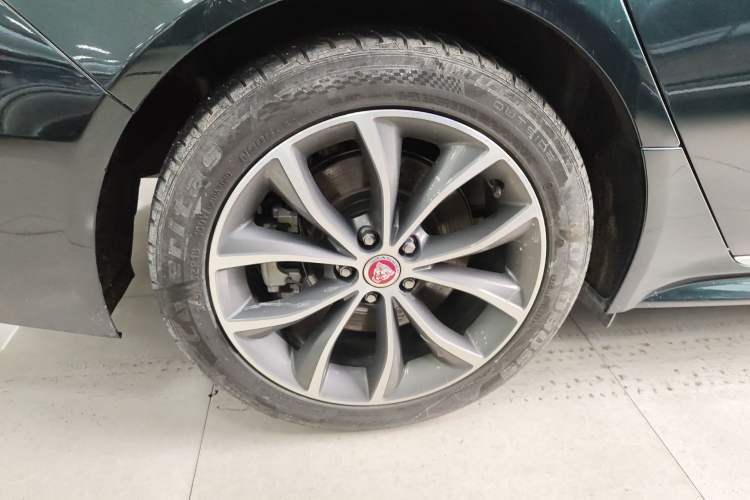Used Jaguar XFL 2019 XFL 2.0T 250 PS Two-Wheel-Drive Luxury Edition Right Rear Wheel Hub