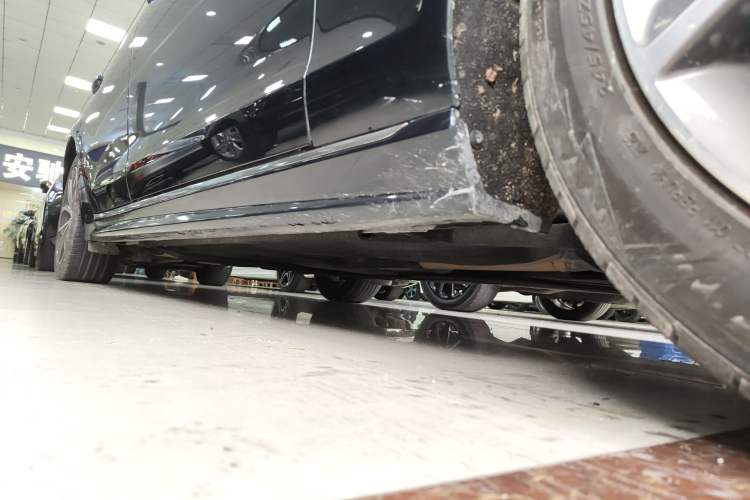 Used Jaguar XFL 2019 XFL 2.0T 250 PS Two-Wheel-Drive Luxury Edition Right Side Sill