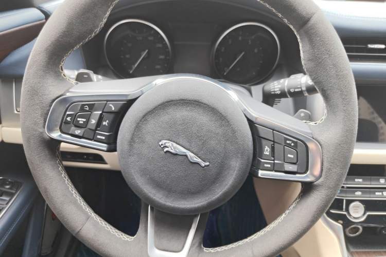 Used Jaguar XFL 2019 XFL 2.0T 200 PS Two-Wheel-Drive Elite Edition Steering Wheel