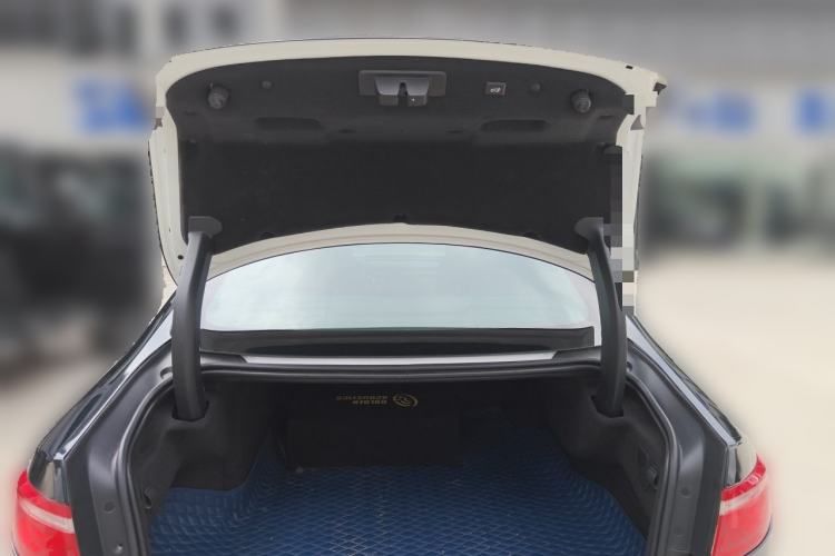 Used Jaguar XFL 2019 XFL 2.0T 200 PS Two-Wheel-Drive Elite Edition Trunk