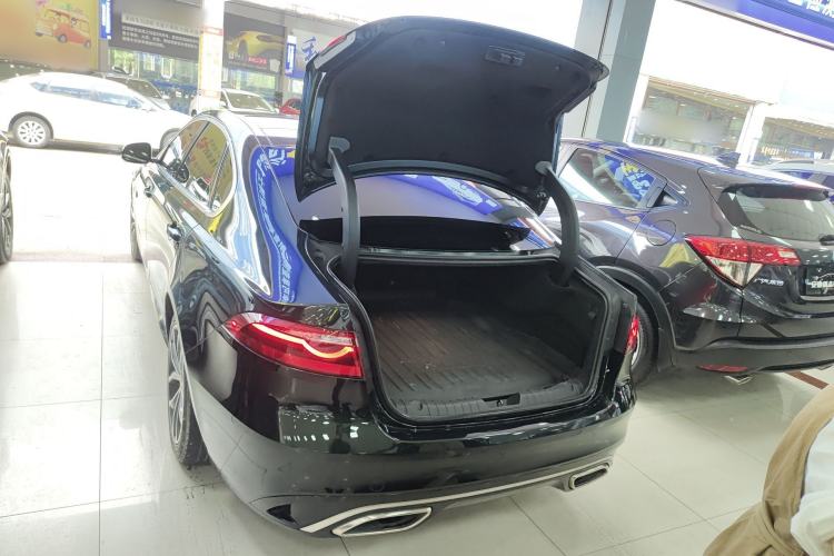 Used Jaguar XFL 2019 XFL 2.0T 250 PS Two-Wheel-Drive Luxury Edition Trunk