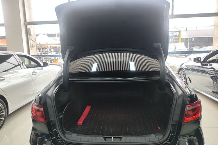Used Jaguar XFL 2019 XFL 2.0T 200 PS Two-Wheel-Drive Elite Edition Trunk
