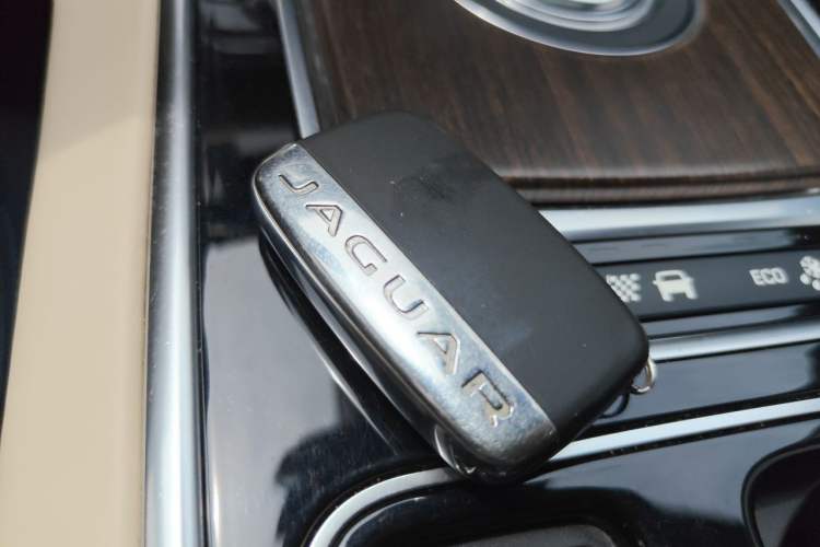 Used Jaguar XFL 2019 XFL 2.0T 200 PS Two-Wheel-Drive Elite Edition Vehicle Key