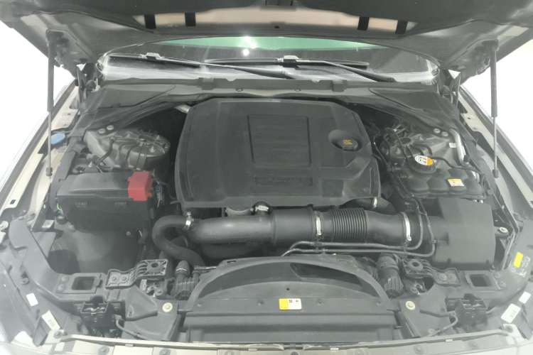 Used Jaguar XFL 2019 XFL 2.0T 250 PS Four-Wheel Drive Luxury Edition Engine Bay