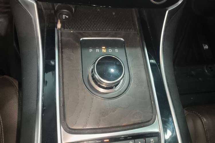 Used Jaguar XFL 2019 XFL 2.0T 250 PS Four-Wheel Drive Luxury Edition Gear Lever