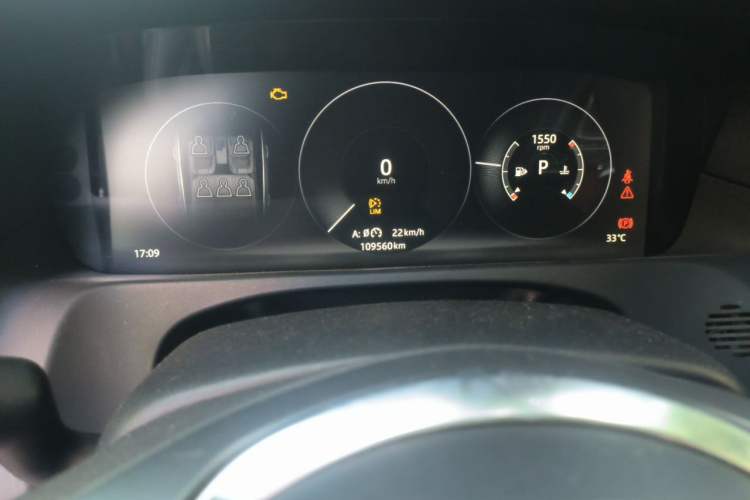 Used Jaguar XFL 2019 XFL 2.0T 250 PS Two-Wheel-Drive Luxury Edition Odometer Close Up