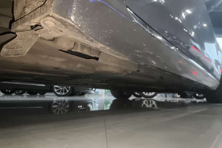 Used Jaguar XFL 2019 XFL 2.0T 250 PS Four-Wheel Drive Luxury Edition Right Side Sill