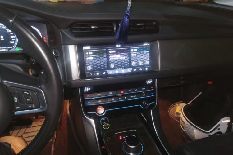 Used Jaguar XFL 2019 XFL 2.0T 250 PS Two-Wheel-Drive Luxury Edition Audio And AC Panel