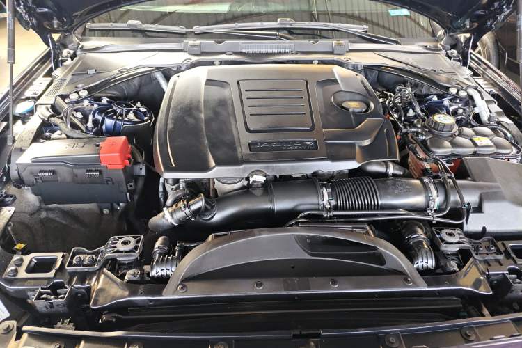 Used Jaguar XFL 2019 XFL 2.0T 250 PS Two-Wheel-Drive Luxury Edition Engine Bay