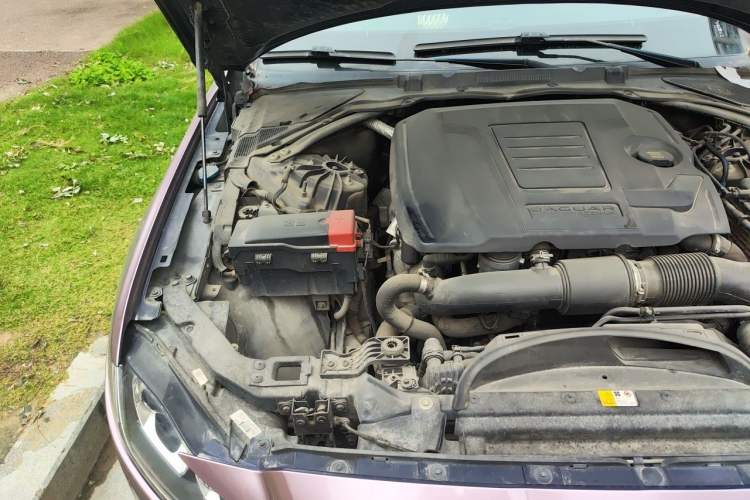 Used Jaguar XFL 2019 XFL 2.0T 200 PS Two-Wheel-Drive Elite Edition Engine Bay Right
