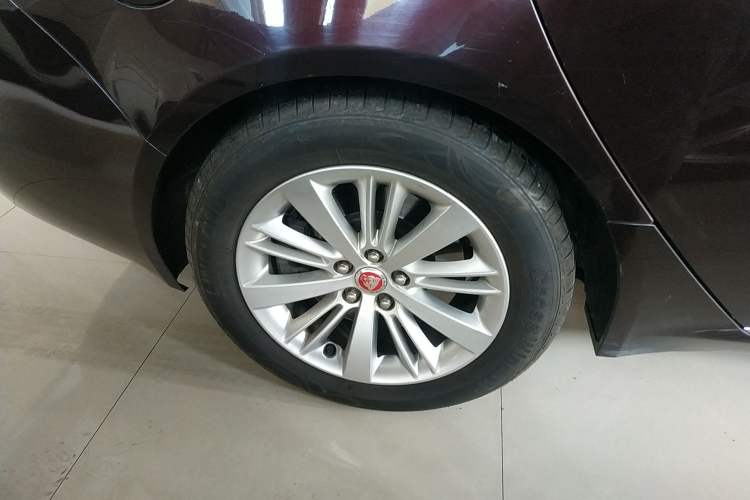 Used Jaguar XFL 2019 XFL 2.0T 200PS Two-Wheel-Drive Luxury Edition Exterior 8
