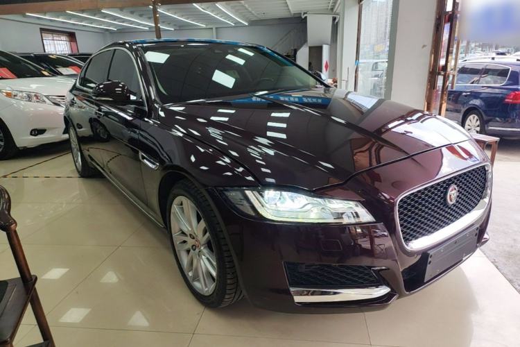 Used Jaguar XFL 2019 XFL 2.0T 300 PS Four-Wheel-Drive Luxury Edition Front Right 45 Deg
