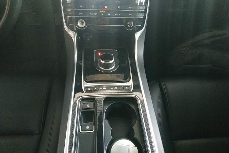 Used Jaguar XFL 2019 XFL 2.0T 200PS Two-Wheel-Drive Luxury Edition Gear Lever