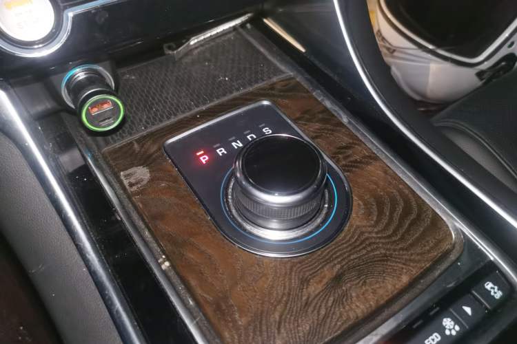 Used Jaguar XFL 2019 XFL 2.0T 250 PS Two-Wheel-Drive Luxury Edition Gear Lever