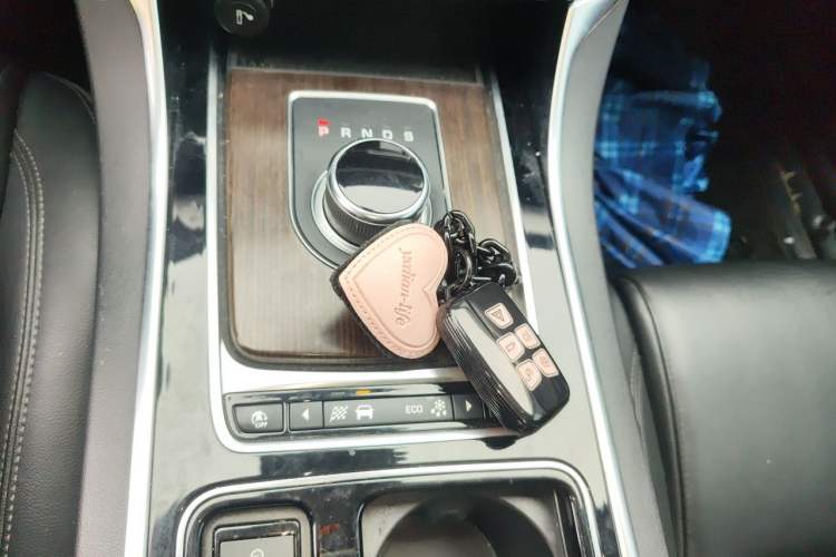 Used Jaguar XFL 2019 XFL 2.0T 200 PS Two-Wheel-Drive Elite Edition Gear Lever