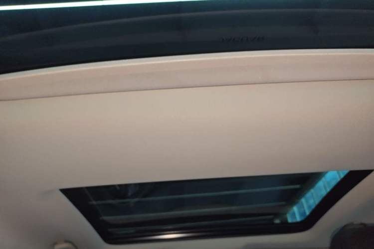 Used Jaguar XFL 2019 XFL 2.0T 200 PS Two-Wheel-Drive Elite Edition Headliner