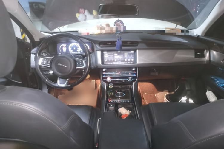 Used Jaguar XFL 2019 XFL 2.0T 250 PS Two-Wheel-Drive Luxury Edition Interior 2