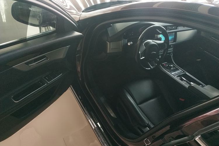 Used Jaguar XFL 2019 XFL 2.0T 200PS Two-Wheel-Drive Luxury Edition Interior 3