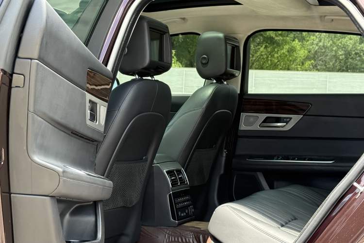 Used Jaguar XFL 2019 XFL 2.0T 300 PS Four-Wheel-Drive Luxury Edition Interior 3