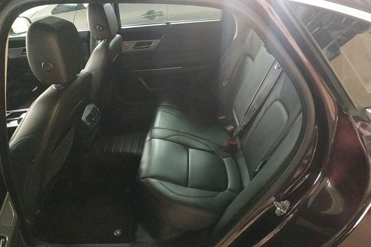 Used Jaguar XFL 2019 XFL 2.0T 200PS Two-Wheel-Drive Luxury Edition Interior 4
