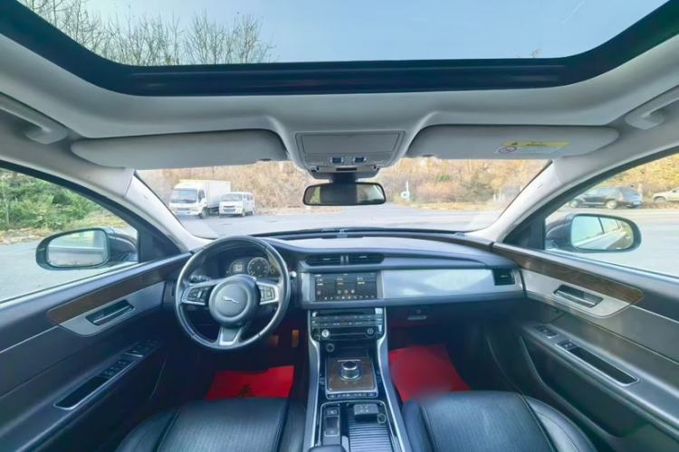 Used Jaguar XFL 2019 XFL 2.0T 250 PS Two-Wheel-Drive Luxury Edition Interior 4