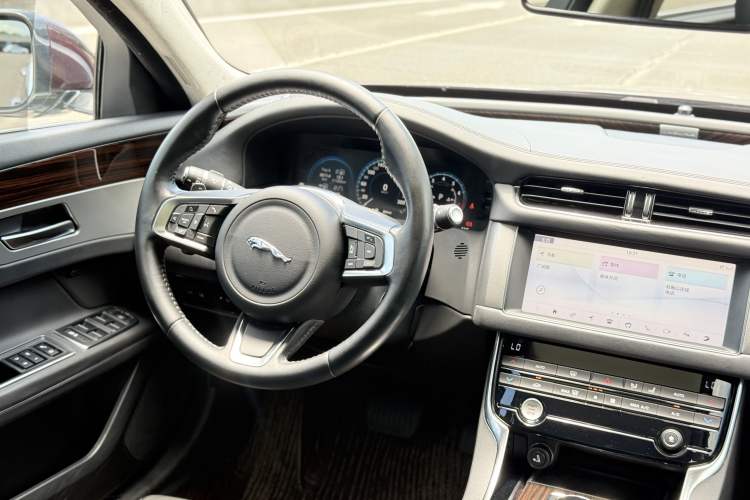Used Jaguar XFL 2019 XFL 2.0T 300 PS Four-Wheel-Drive Luxury Edition Interior 5