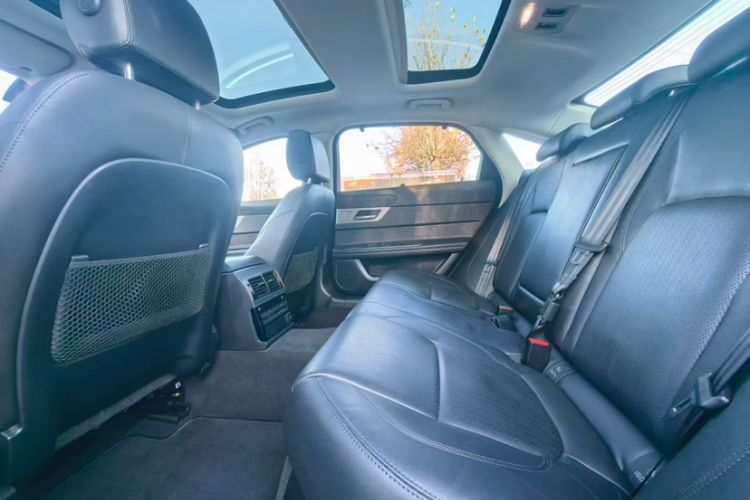 Used Jaguar XFL 2019 XFL 2.0T 250 PS Two-Wheel-Drive Luxury Edition Interior 5