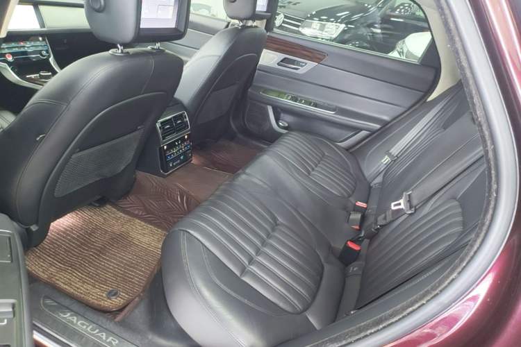 Used Jaguar XFL 2019 XFL 2.0T 300 PS Four-Wheel-Drive Luxury Edition Left Rear Seat