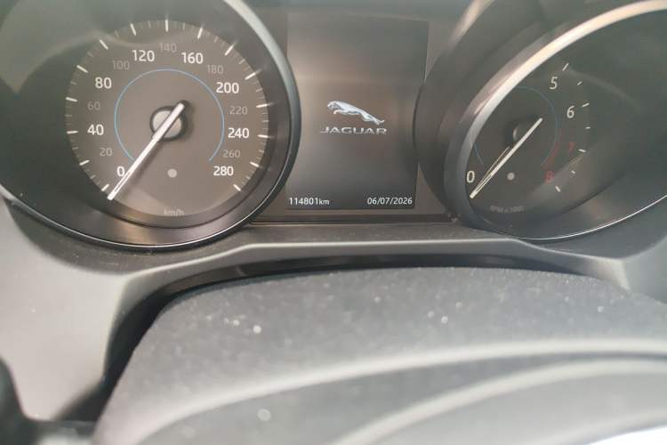 Used Jaguar XFL 2019 XFL 2.0T 200 PS Two-Wheel-Drive Elite Edition Odometer Close Up
