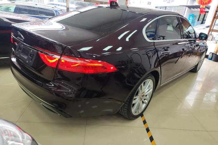 Used Jaguar XFL 2019 XFL 2.0T 300 PS Four-Wheel-Drive Luxury Edition Rear Right 45 Deg