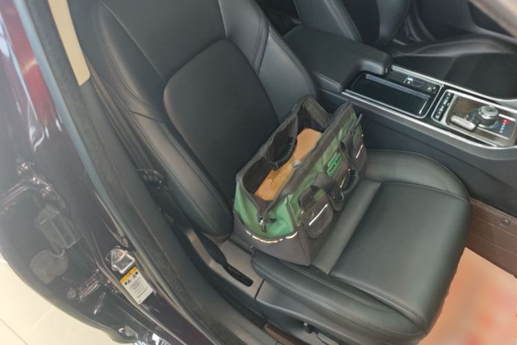 Used Jaguar XFL 2019 XFL 2.0T 200 PS Two-Wheel-Drive Elite Edition Right Front Seat