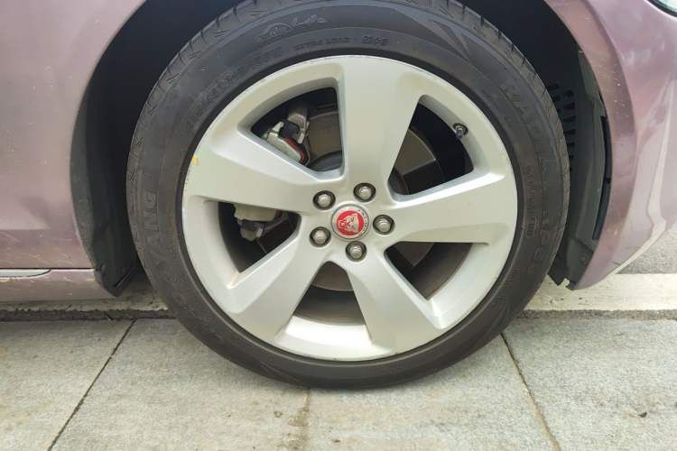 Used Jaguar XFL 2019 XFL 2.0T 200 PS Two-Wheel-Drive Elite Edition Right Front Wheel Hub