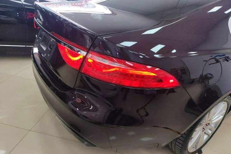 Used Jaguar XFL 2019 XFL 2.0T 300 PS Four-Wheel-Drive Luxury Edition Right Rear Taillight