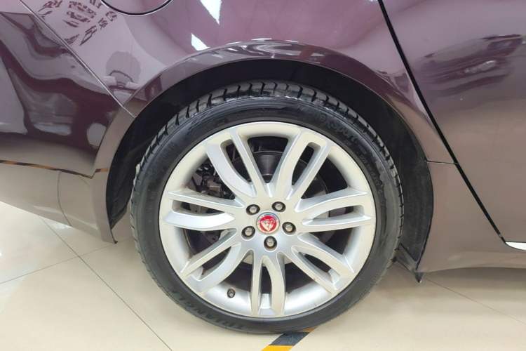 Used Jaguar XFL 2019 XFL 2.0T 300 PS Four-Wheel-Drive Luxury Edition Right Rear Wheel Hub