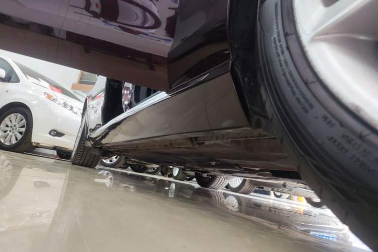 Used Jaguar XFL 2019 XFL 2.0T 300 PS Four-Wheel-Drive Luxury Edition Right Side Sill