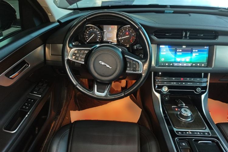 Used Jaguar XFL 2019 XFL 2.0T 200 PS Two-Wheel-Drive Elite Edition Steering Wheel
