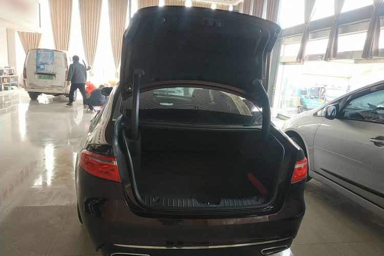 Used Jaguar XFL 2019 XFL 2.0T 200PS Two-Wheel-Drive Luxury Edition Trunk