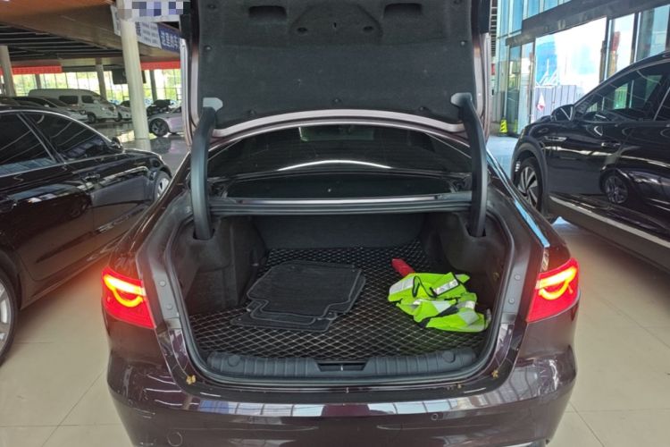 Used Jaguar XFL 2019 XFL 2.0T 200 PS Two-Wheel-Drive Elite Edition Trunk