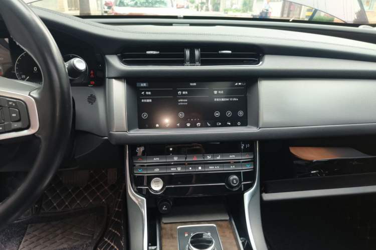 Used Jaguar XFL 2019 XFL 2.0T 250 PS Two-Wheel-Drive Luxury Edition Audio And AC Panel
