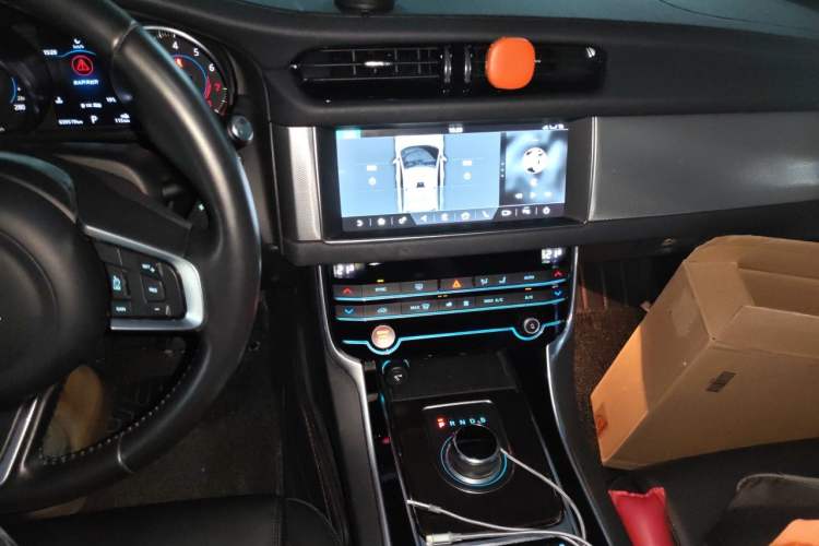 Used Jaguar XFL 2019 XFL 2.0T 200 PS Two-Wheel-Drive Elite Edition Audio And AC Panel
